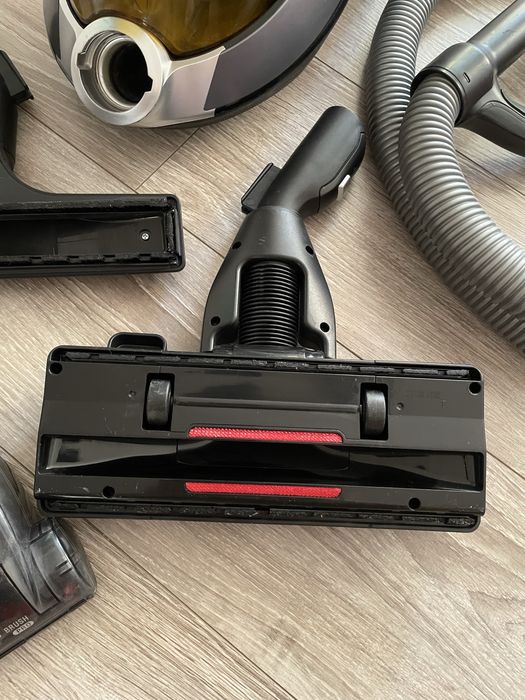 Aspirator Rowenta fara sac ,defect