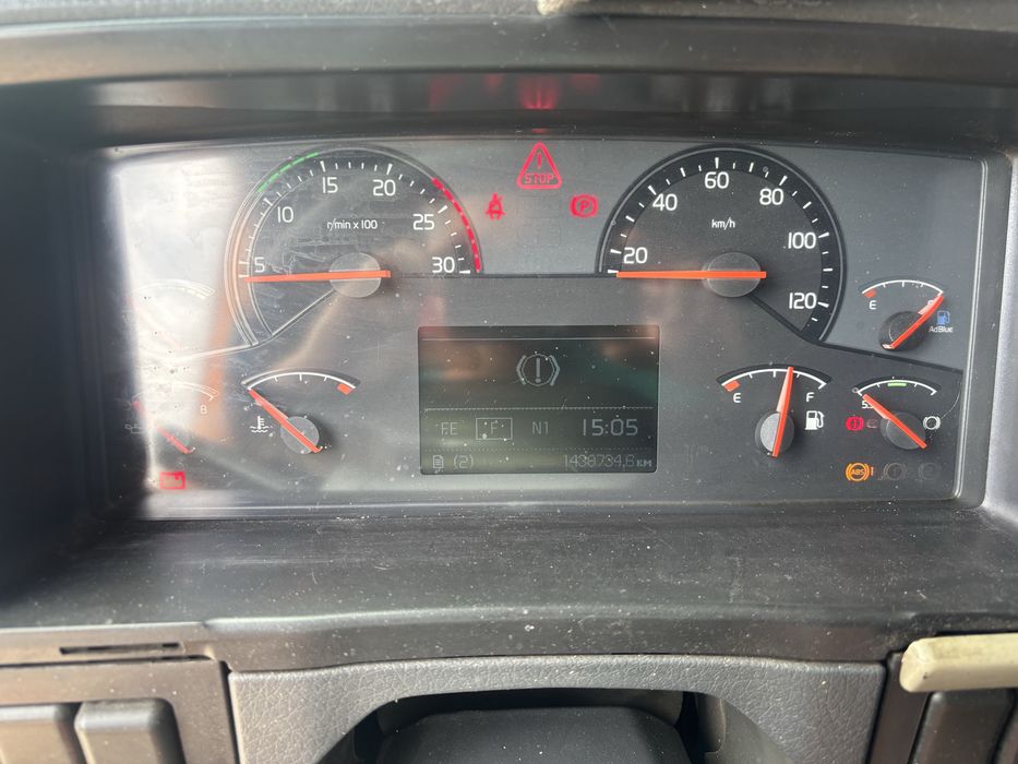 Vand ansamblu Volvo EEV 500 automat cu semiremorca schmitz