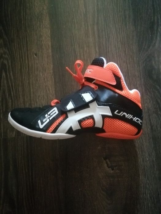 Adidași unihok noi.