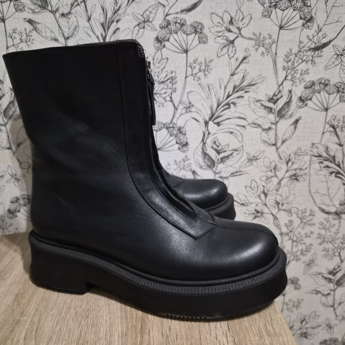 Кожаные женские сапоги