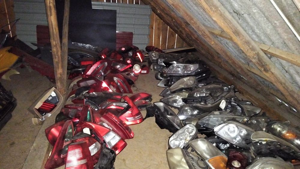 Vand stoc de piese auto ce provin din dezmembrari