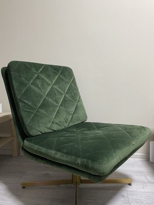 Scaun verde elegant pentru living