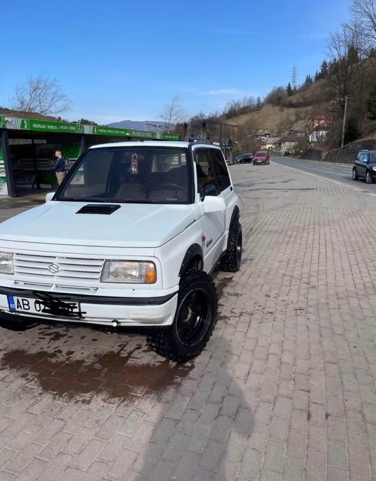 Vând Suzuki vitara 16 v8 merge perfect fără rugină la șasiu a fost refăcut