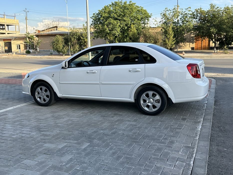 Moshina sotiladi holati zur faqat haydash ketak.qogan malumot tel da