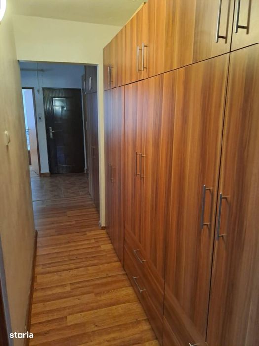 Apartament 3 camere 67 mp, etajul 4/5, zona Bradet