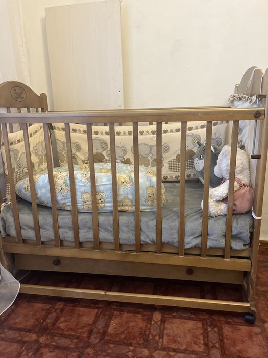 Детская кроватка