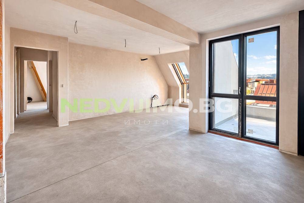Продава се Четиристаен апартамент в Варна, Окръжна болница - 184 кв.м за 969 €/кв.м - Снимка #1