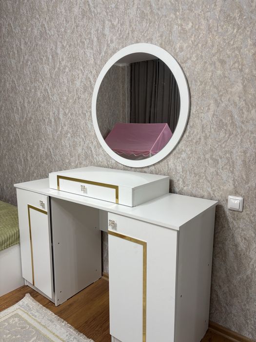 Кровать и комодд
