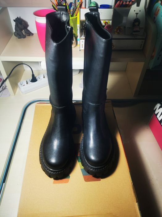 Продам детские сапоги