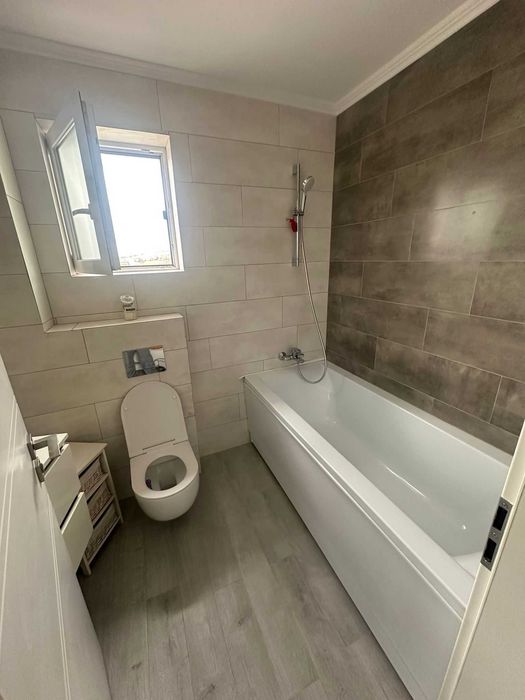 Apartament de vanzare - 3 camere  Zona Marul de Aur