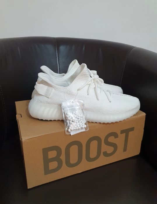 Yeezy 350 Bone noi 42,43,44