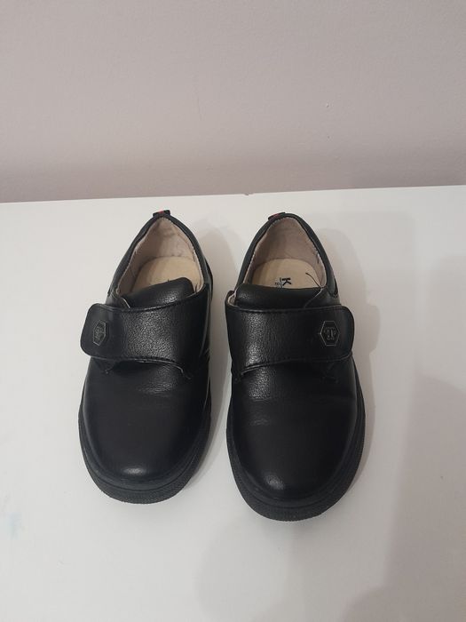 Продам черные туфли для мальчика размер 22