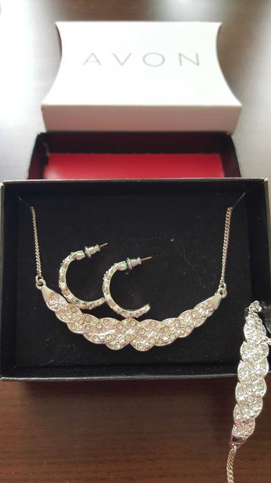 Комплект на Avon