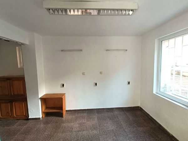 Дава се под наем Офис в Велико Търново, Център - 42 кв.м за 229.5 € - Снимка #2