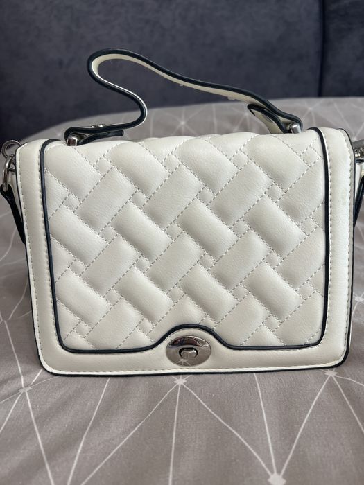 Дамски чанти различни цветове