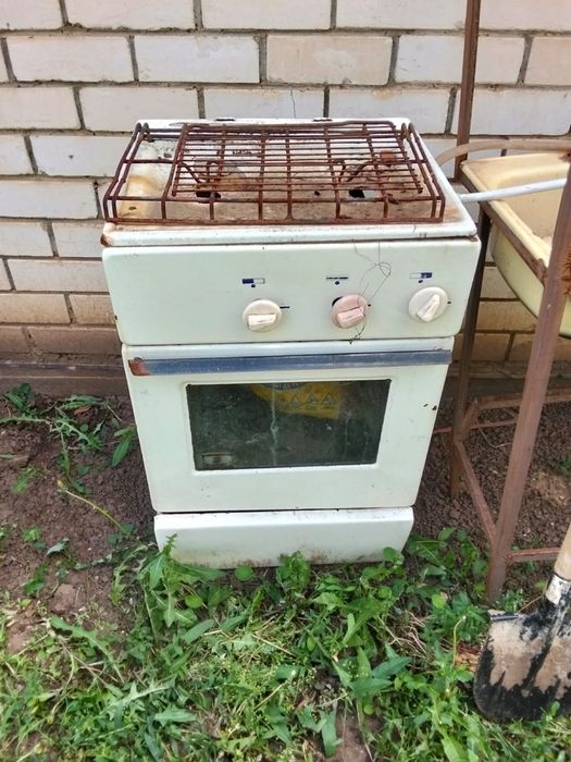 Газовый плита и шкаф