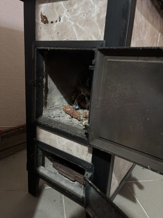 Sobă pe lemne cu plită