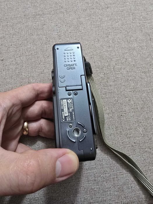 canon ixus 40 / canon powershot S70