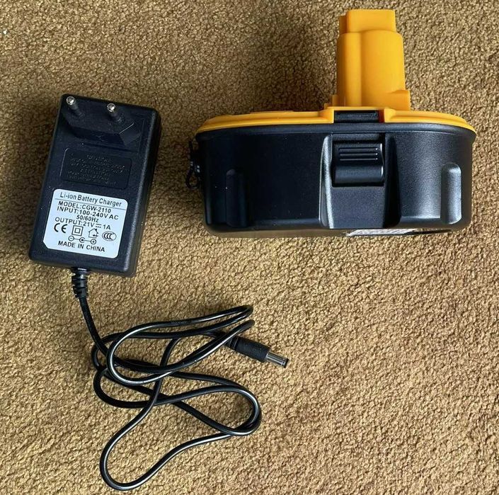 Li-Ion Baterie 18V (3Ah) cu încărcător pentru DeWalt