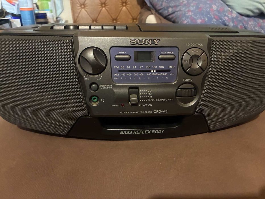 Радиокасетофон с CD Sony CFD-V3 – Отличен звук (Mega Bass)