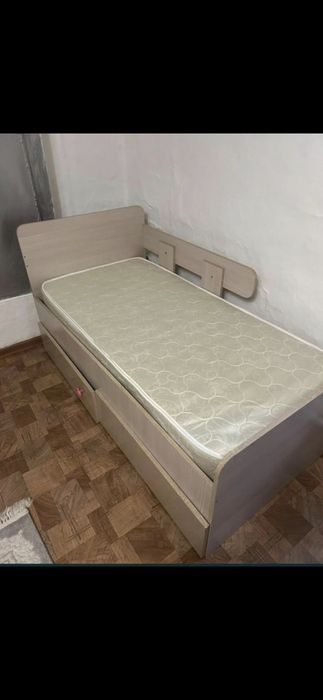 Продам кровать (с бортиками)