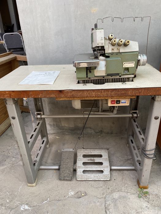 Продается швейная машина оверлок