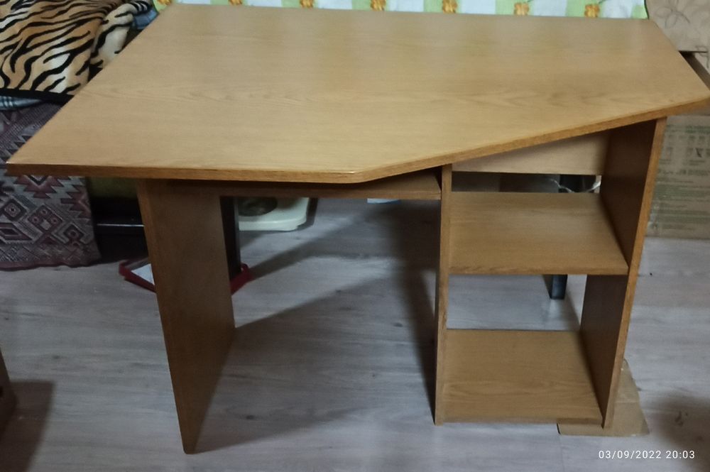 Компактный рабочий стол продам
