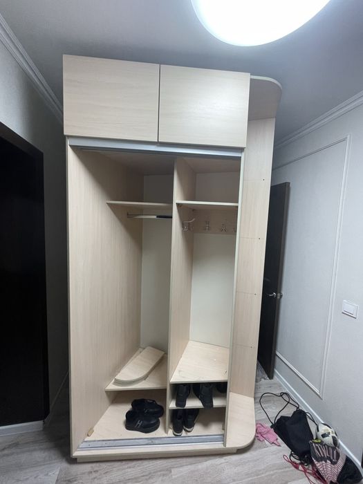 Продам шкаф купе с зеркалом