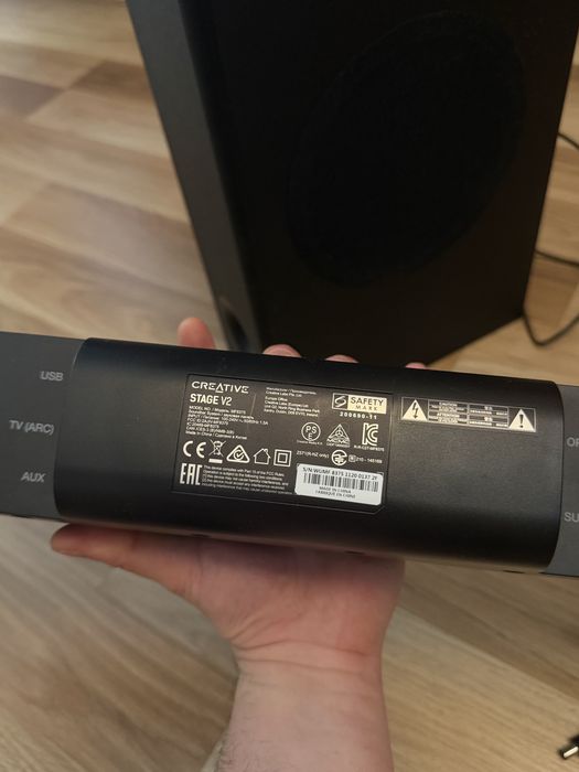 Soundbar Creative V2 si subwoofer