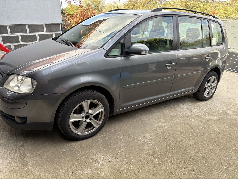 Vând vw touran DSG