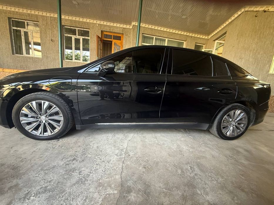 hongqi e-qm5 хонджи