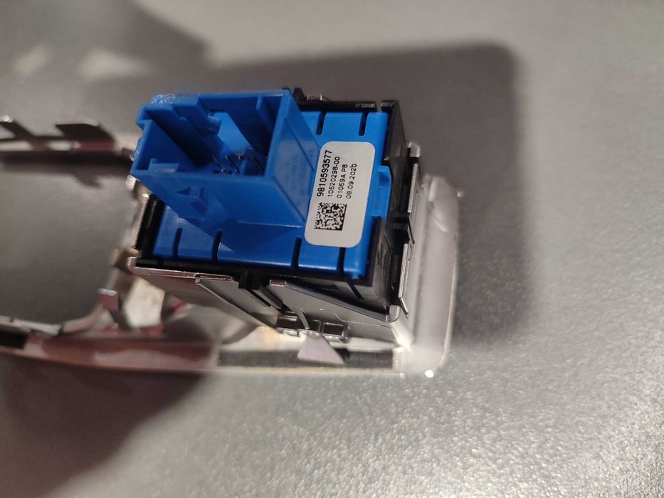 копче/бутон ръчна спирачка пежо/peugeot 3008/5008 2017г.