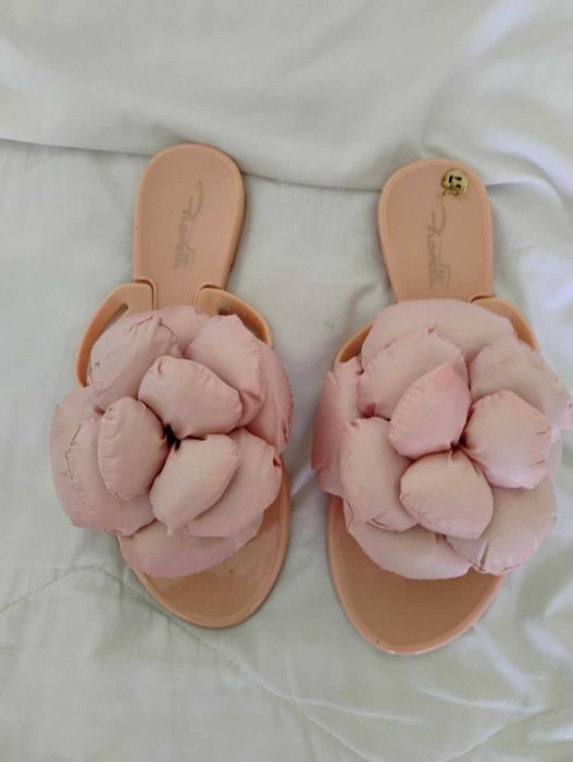 Ефектни дамски чехли