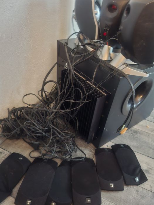 Sistem Logitech z5500 5.1 subwoofer  si 5 sateliti