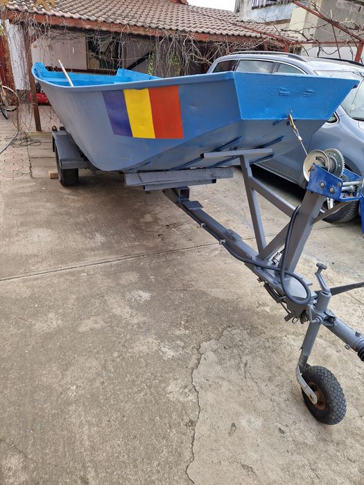 Vănd barca cu motor si slep