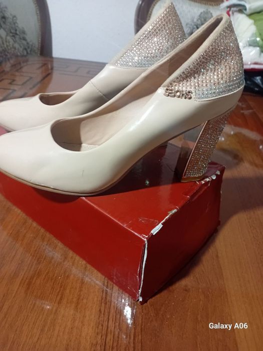 Oyoq kiyimlar arzonga bervoraman