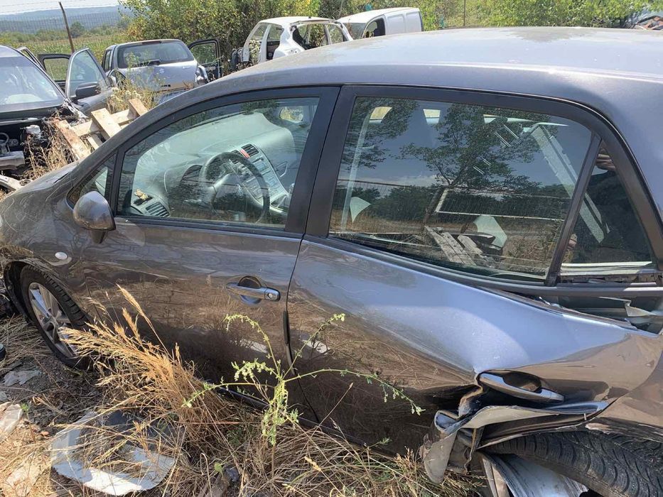 Toyota Auris 2.2D-CAT D4D/1.4D4D/1.4i на части