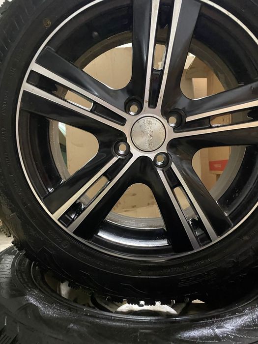 Продам шины зимние с дисками