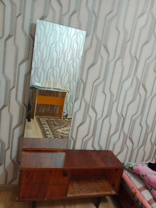 Продаю советский комод с зеркалом