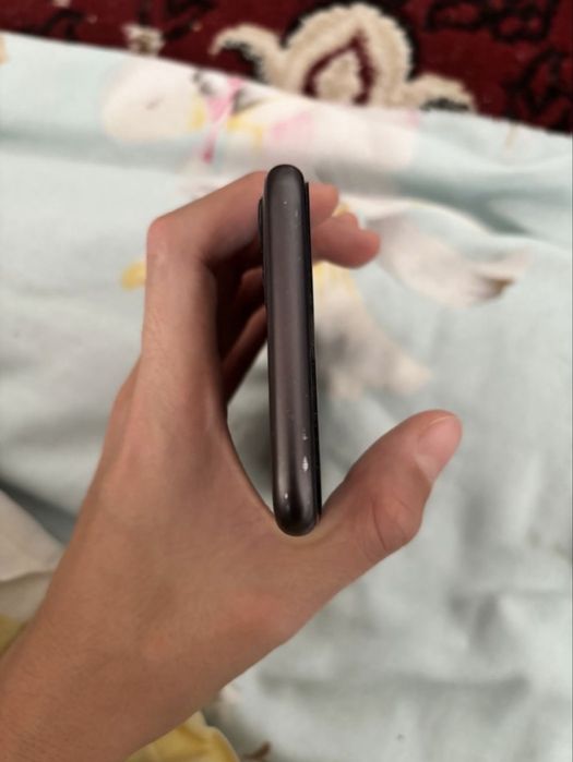 Продам iPhone 11 без коробки