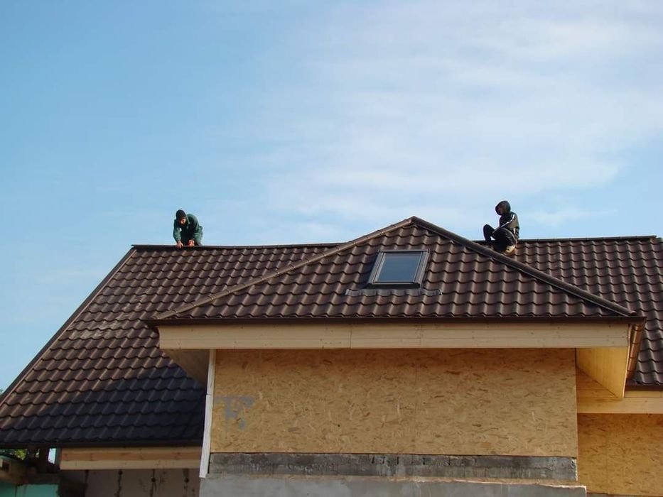 Firma meseriași Montaj acoperișuri reparati acoperișuri dulgherie acoperișuri complete oferta tabla și manopera 50/80 lei mp2 sună azi pentru oferta