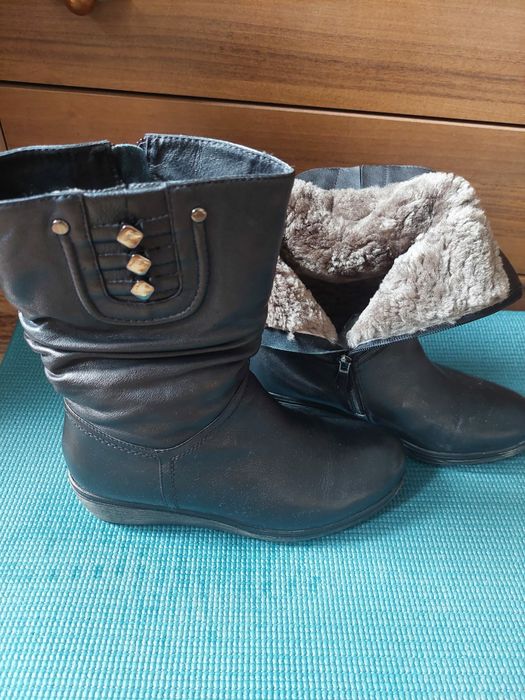 Зимние женские сапоги