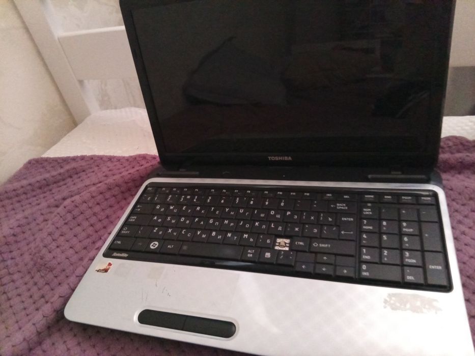 Ноутбук Toshiba (2011)