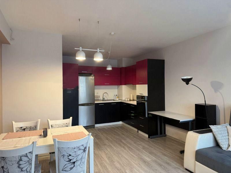 Двустаен апартамент в ж.к. Павлово.