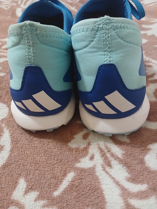 Футбольные кроссовһки Adidas Predator