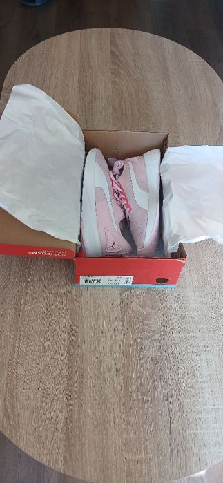 Маратонки Adidas и Puma