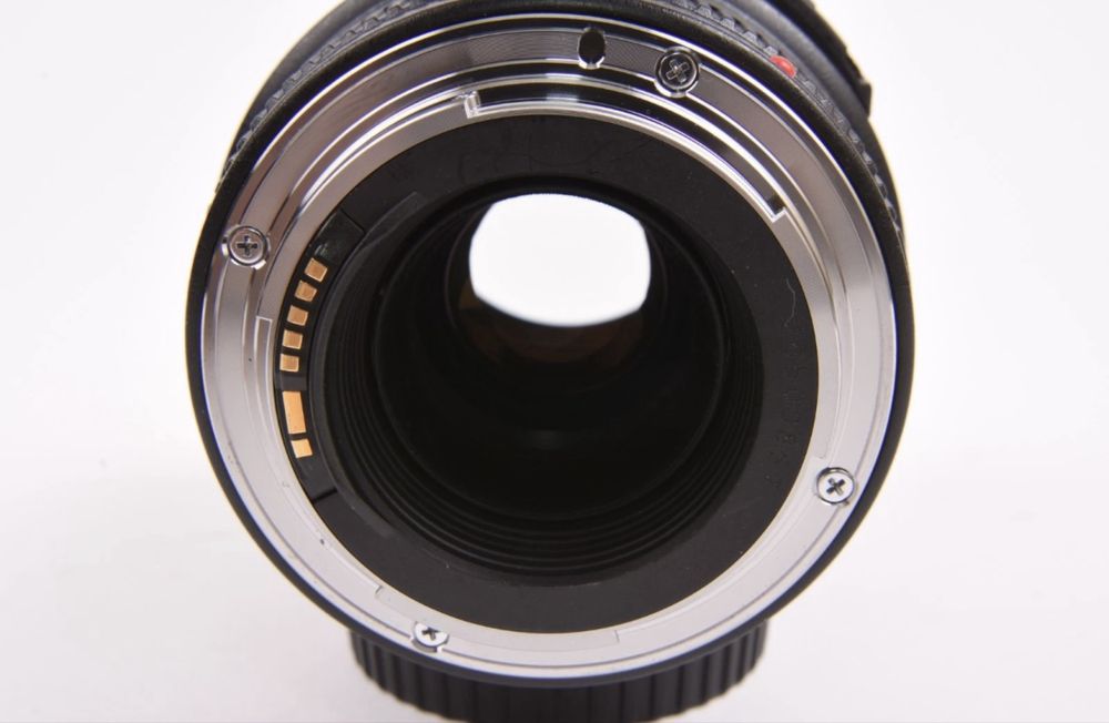 Макро Обектив Canon EF 100mm f/2.8 IS USM
