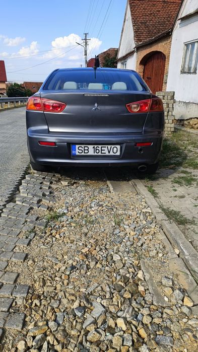 Vând Mitsubishi lancer