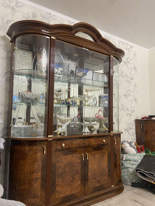 Продам стенку сервант