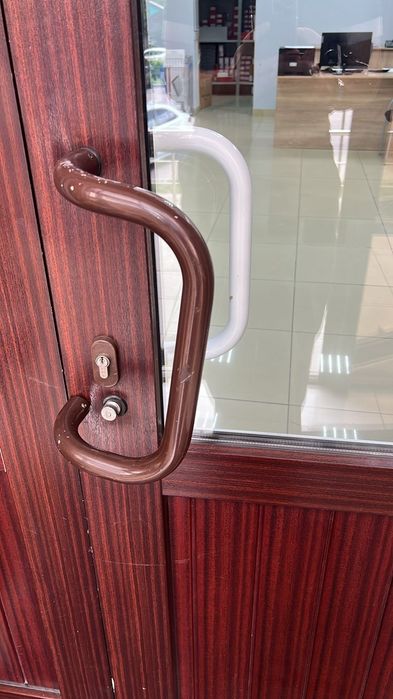 Ремонт окон и дверей. Евгений